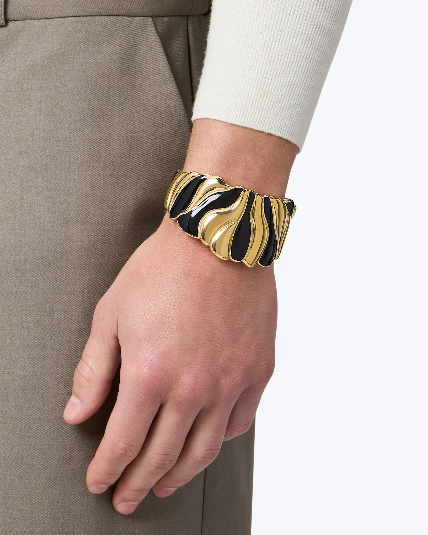 V1_Luar_Bracelet_01 - Image 10
