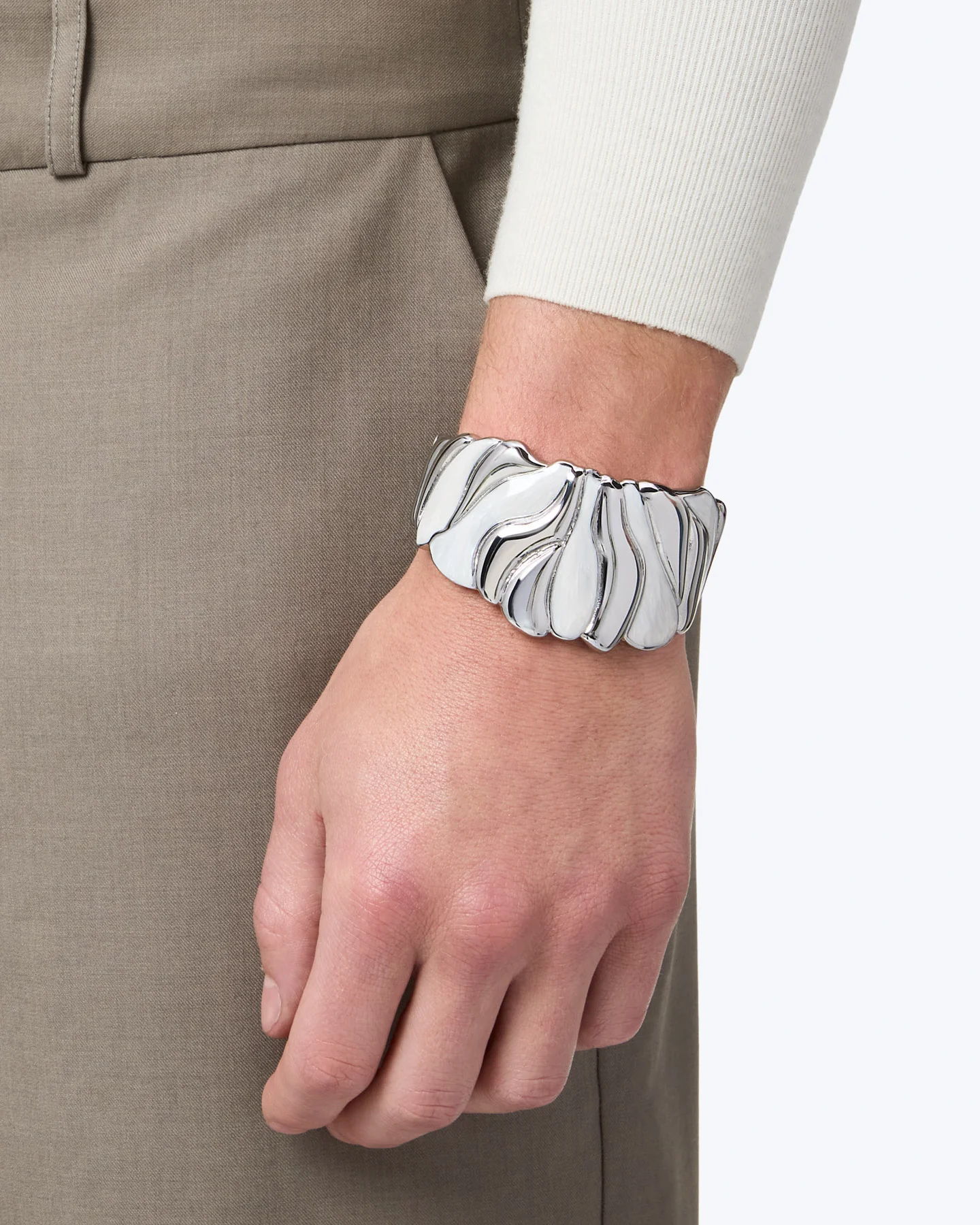 V1_Luar_Bracelet_01 - Image 4