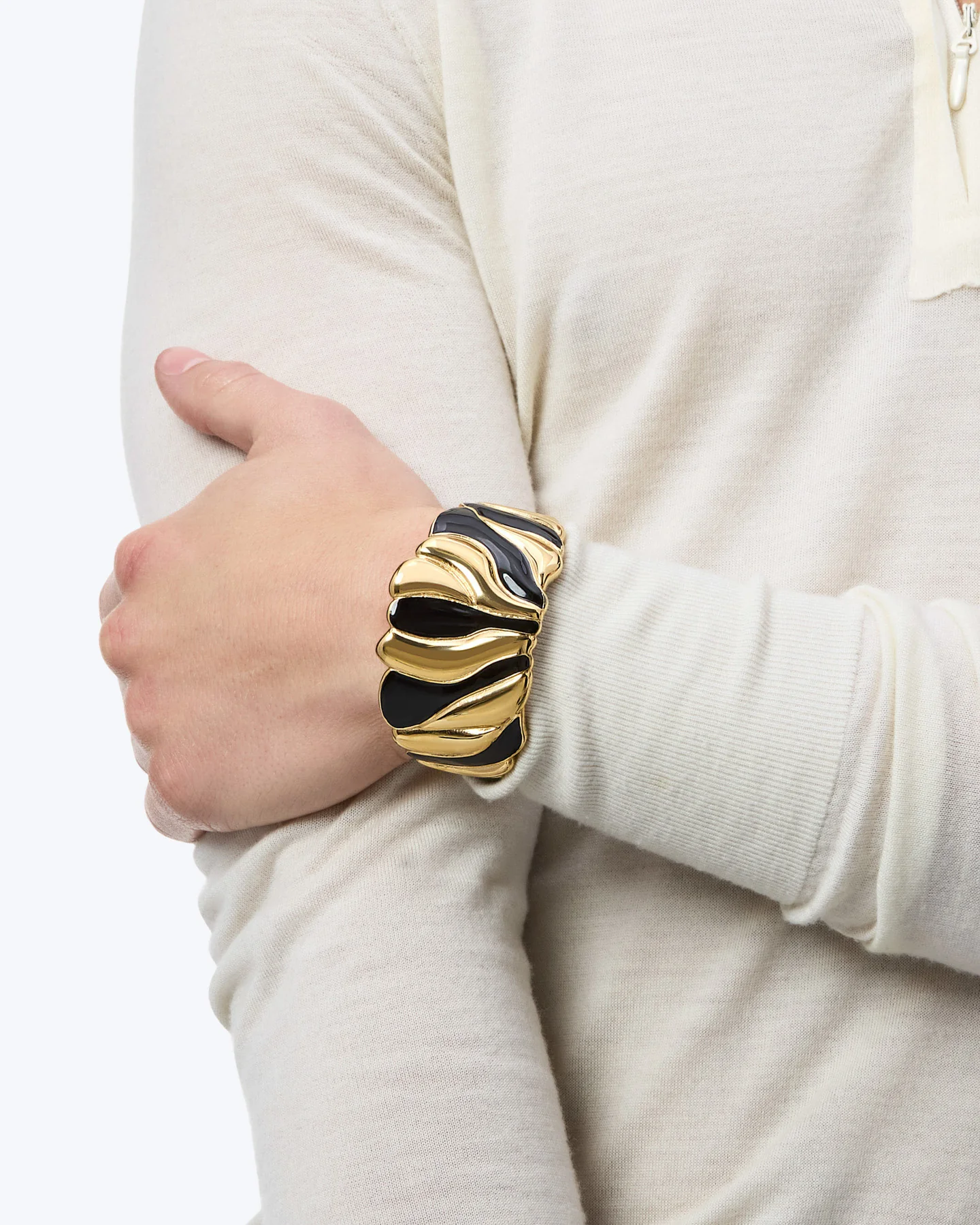 V1_Luar_Bracelet_01 - Image 9